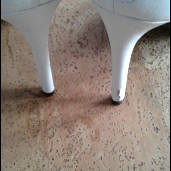 Black and white strappy shoes - Picture 4 of 7